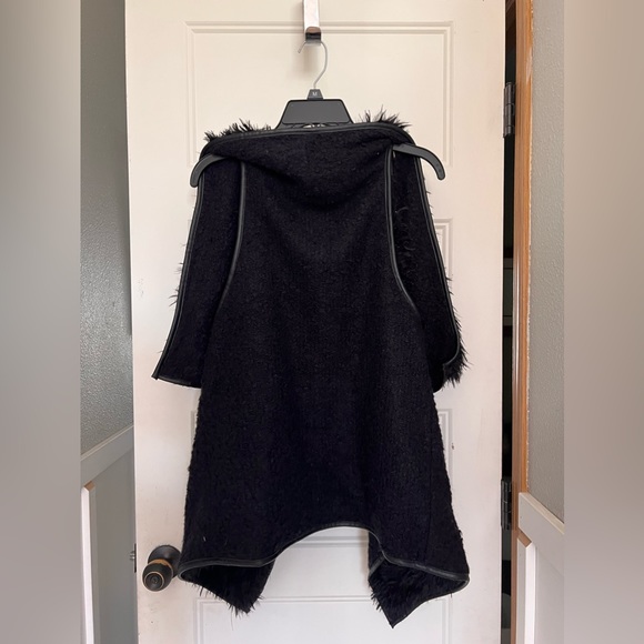 Love Tree Furry Vest - Picture 3 of 5